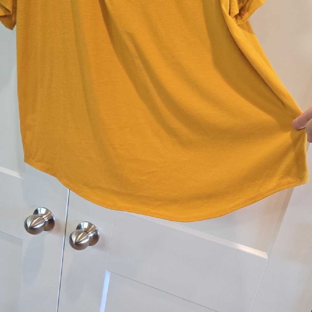 NWOT Perseption Mustard V-Neck Blouse with Pocket - Picture 6 of 7